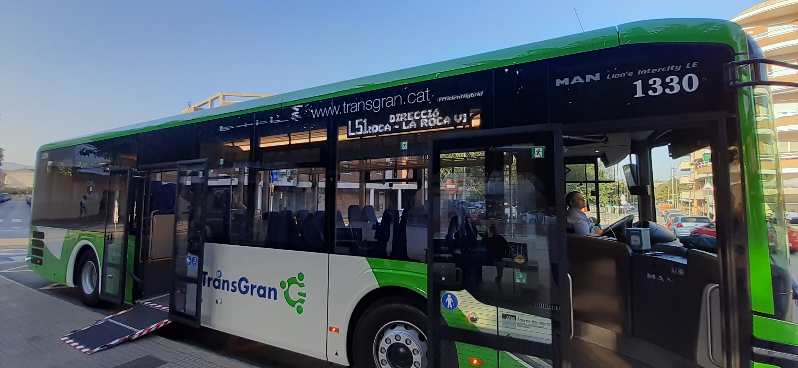 La línia de bus interurbana L51 incorpora vehicles híbrids per reduir emissions contaminants i acústiques