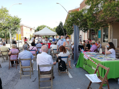 PARADETA DE LA BIBLIOTECA PER SANT JORDI