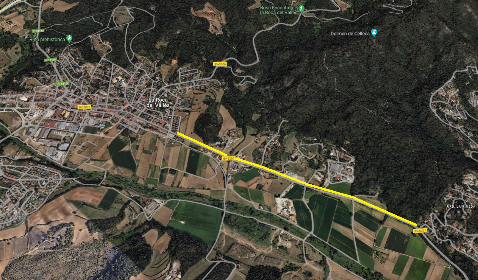 L'itinerari per a vianants entre la Roca i la Pineda, dirigit per la Diputació amb la col·laboració de l'Ajuntament, s'endarrereix degut a problemes en l'adjudicació del contracte de redacció del projecte