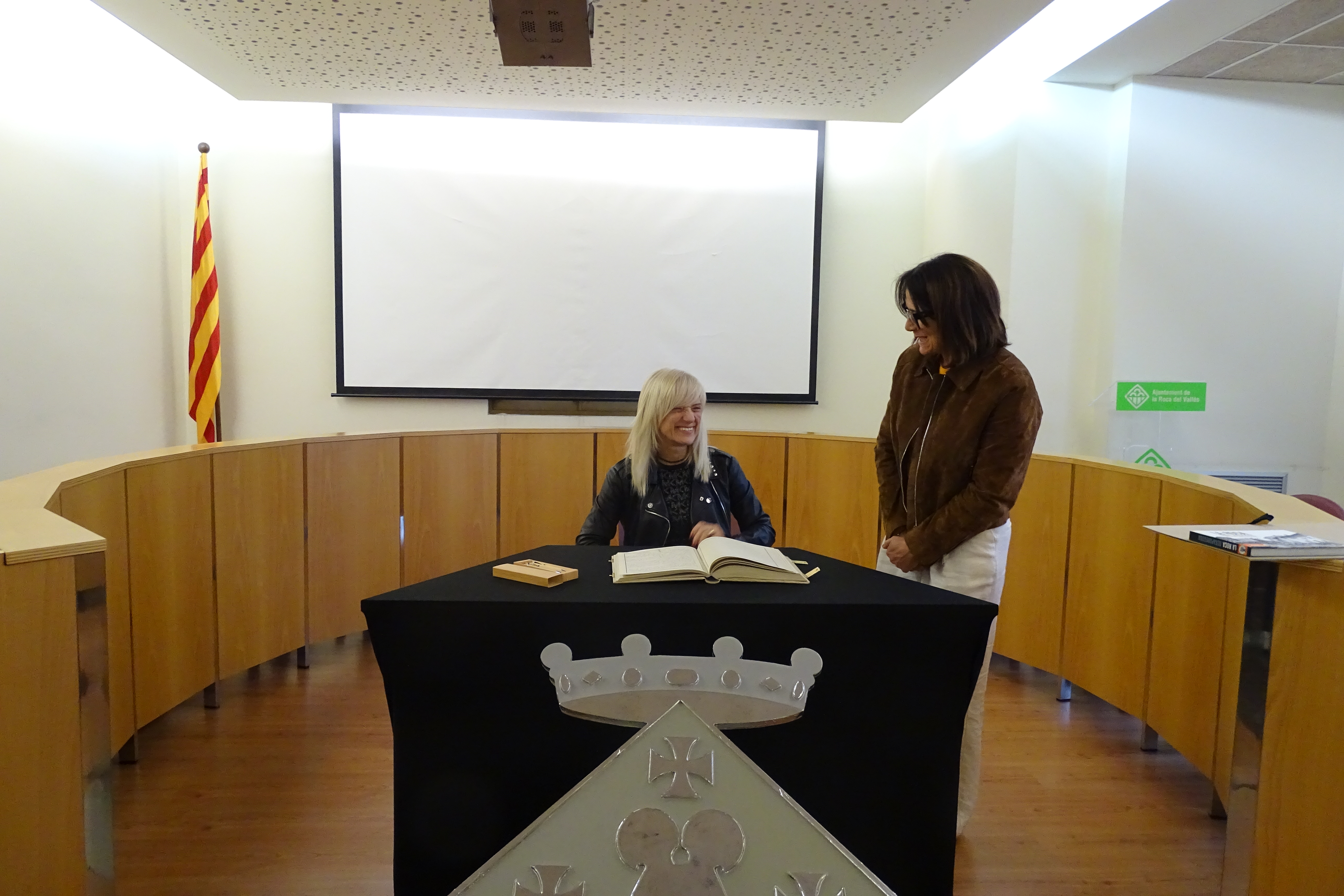 La delegada del Govern a Barcelona, Pilar Díaz, visita l'Ajuntament per col·laborar en el desenvolupament urbanístic i social de la Roca del Vallès