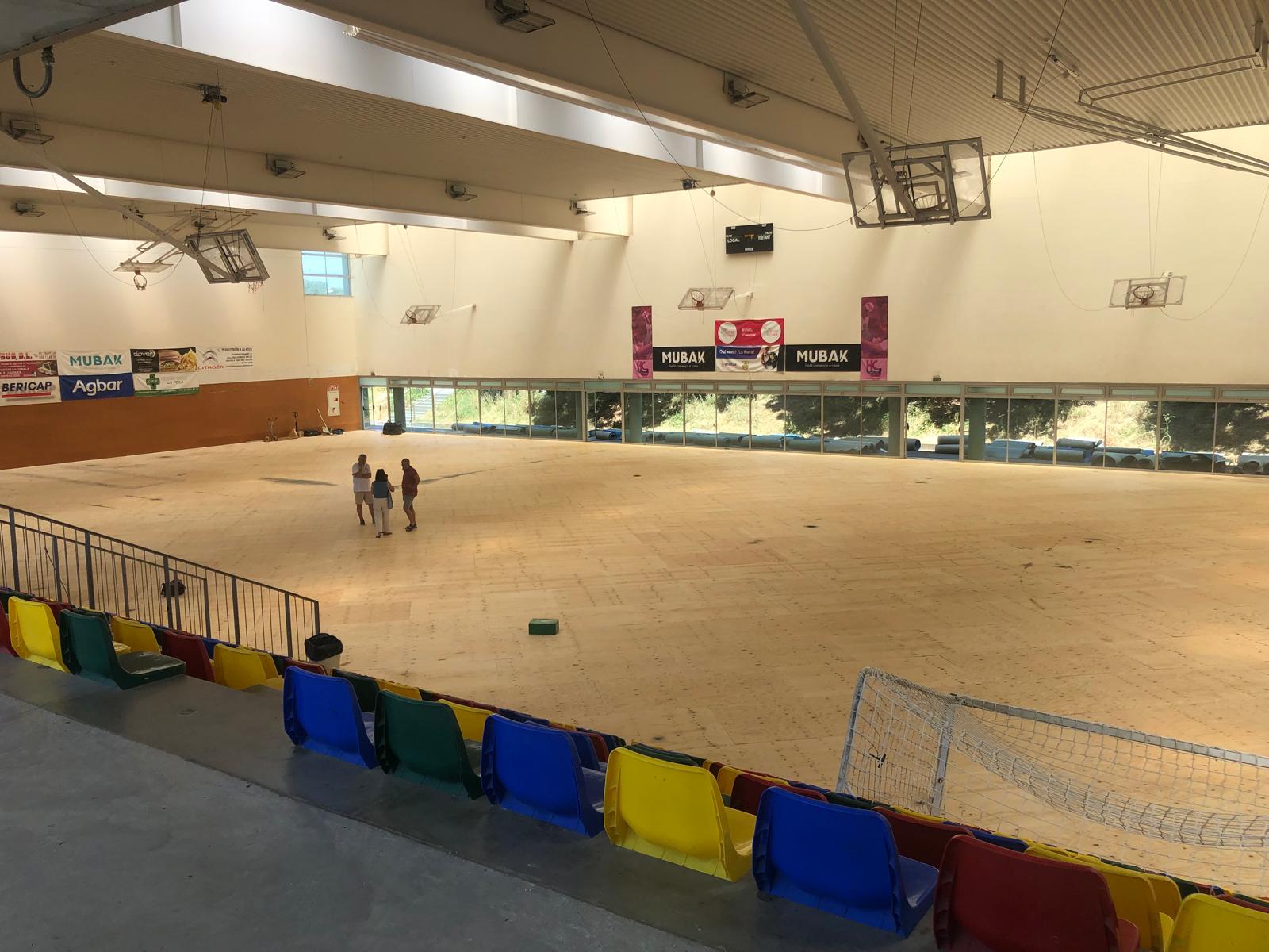 Comencen les obres de renovació del paviment del pavelló municipal Joaquim Planas