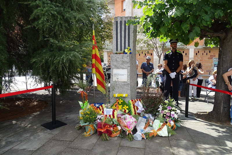 La Roca del Vallès commemora la Diada Nacional de Catalunya amb un acte institucional, sardanes, gegants i mascletà